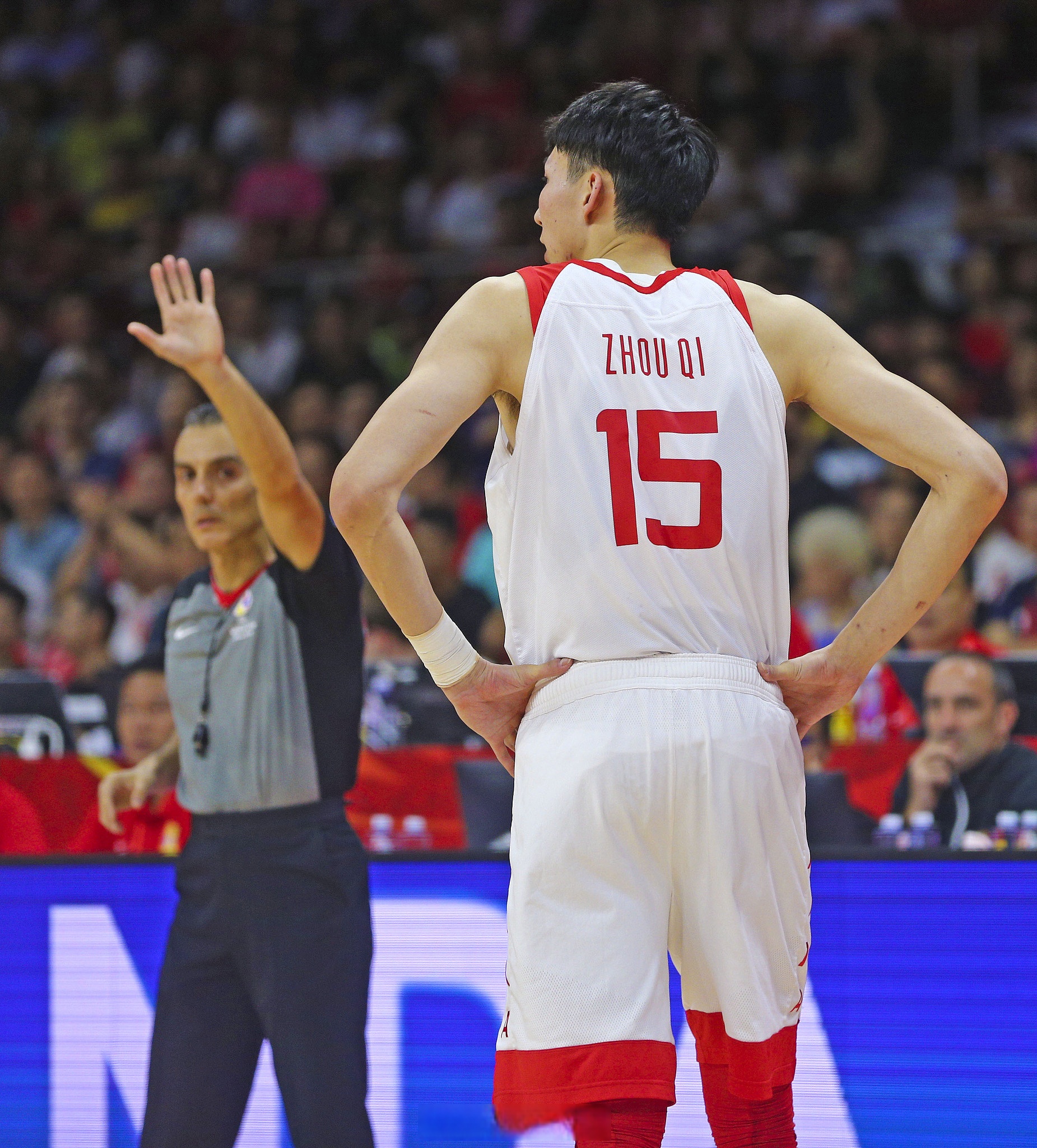 清晨CBA季后赛传出新动向；克里夫兰骑士迎来里程碑；管理层表态：球迷炸锅；年轻球员得到机会的简单介绍