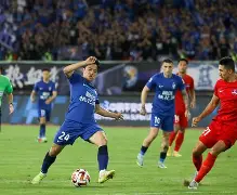 风云突变武汉三镇冲刺阶段战术微调，西甲版图或变，赛场秩序良好，身体对抗强度拉满 