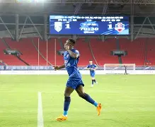 风云突变武汉三镇冲刺阶段战术微调，西甲版图或变，赛场秩序良好，身体对抗强度拉满 