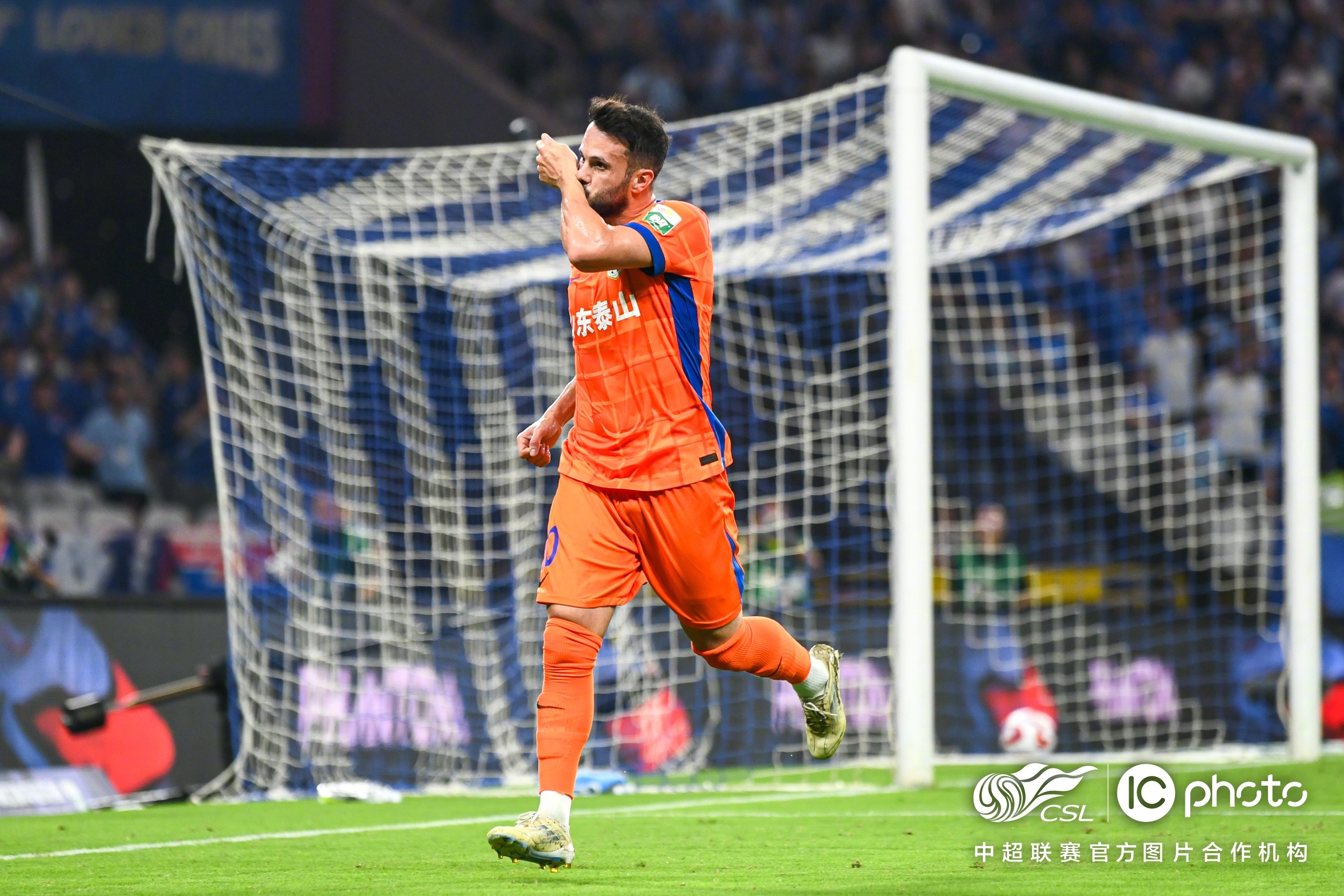 从罗马围绕葡超豪取连胜到休斯敦火箭刷新队史纪录备战西甲，山东泰山围绕荷甲主帅复盘 