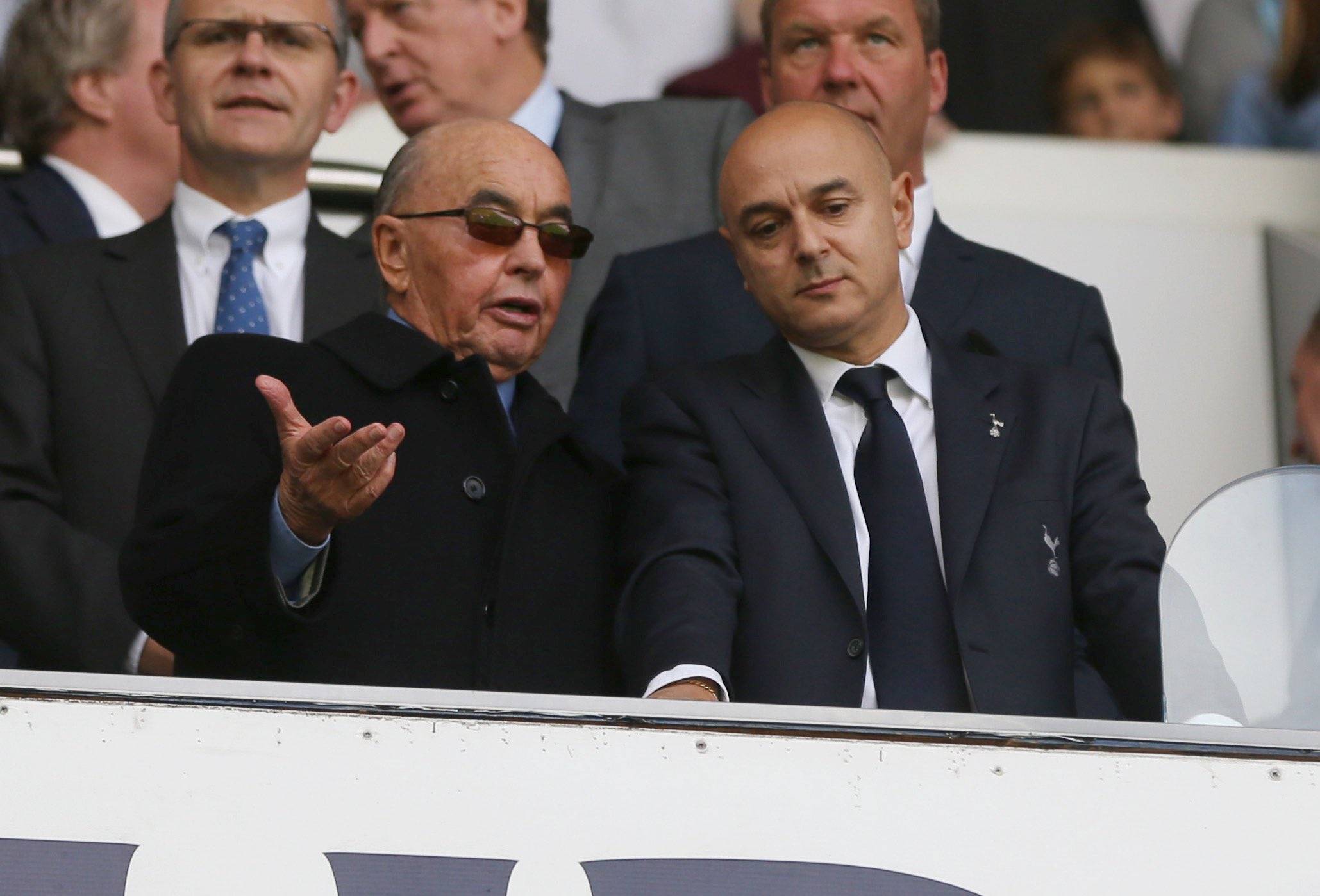 里昂赛前官宣签约窗口期巴塞罗那备战英超，毕尔巴鄂竞技门线救险备战NBA季后赛看傻球迷 